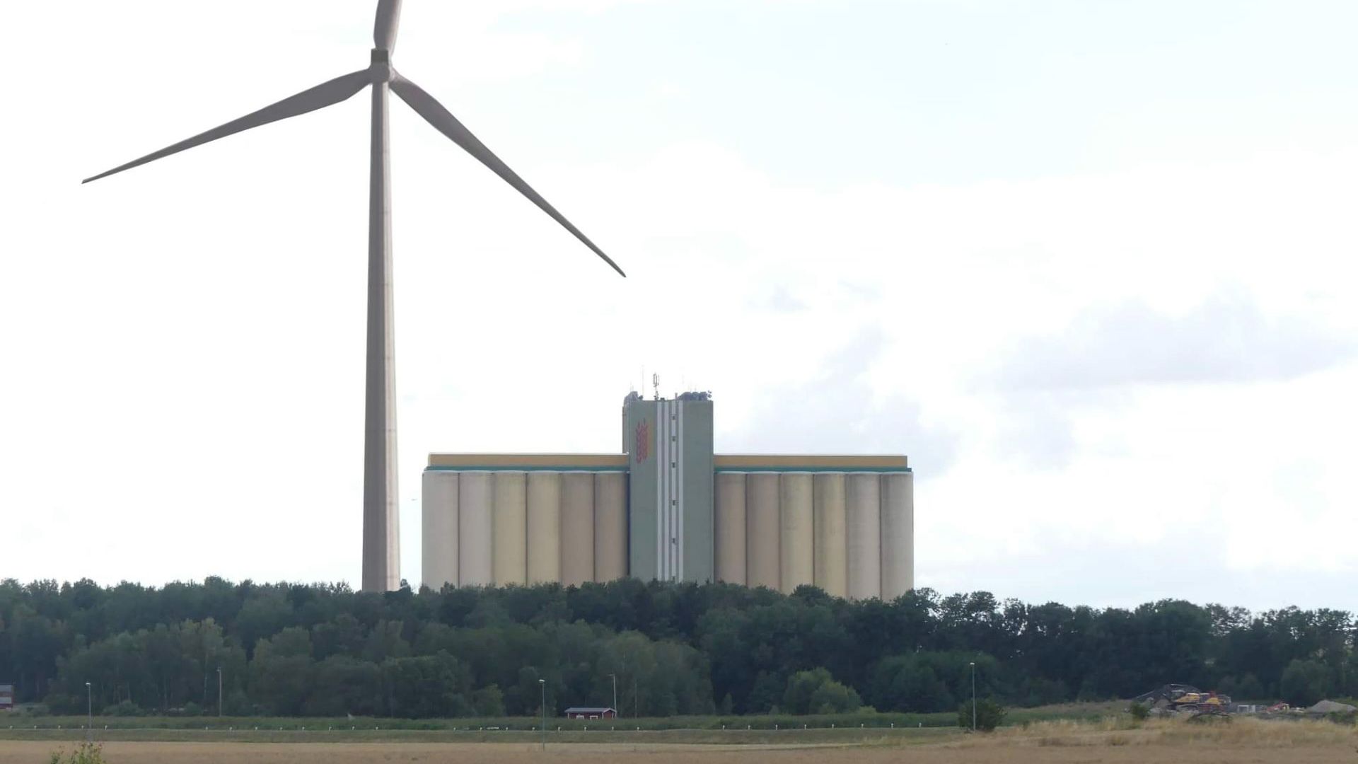 Grafik: Jämförelse vindkraftverk och silon i Köping.