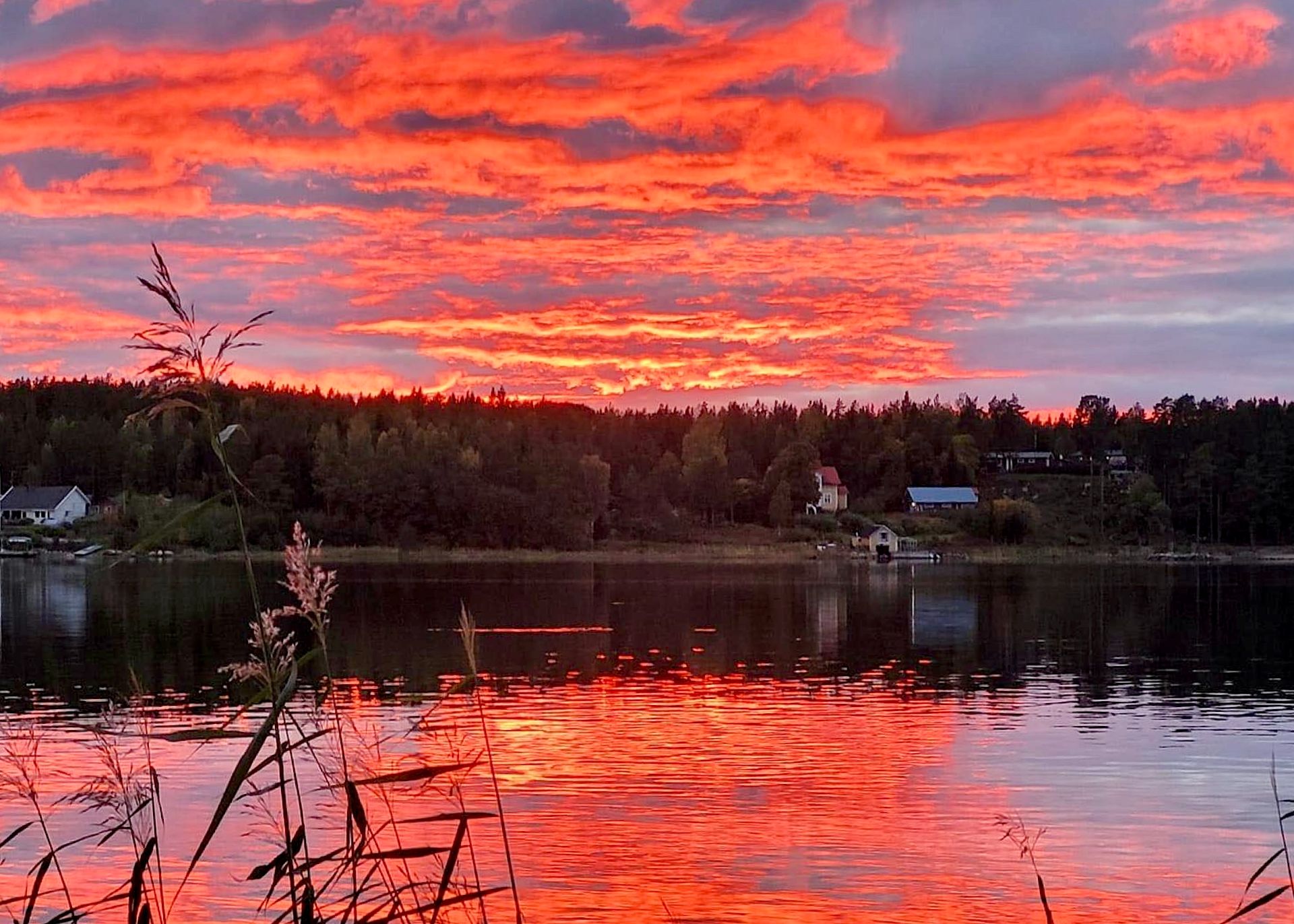 Solnedgång i Söderhamn. Foto © Motvind Sverige.