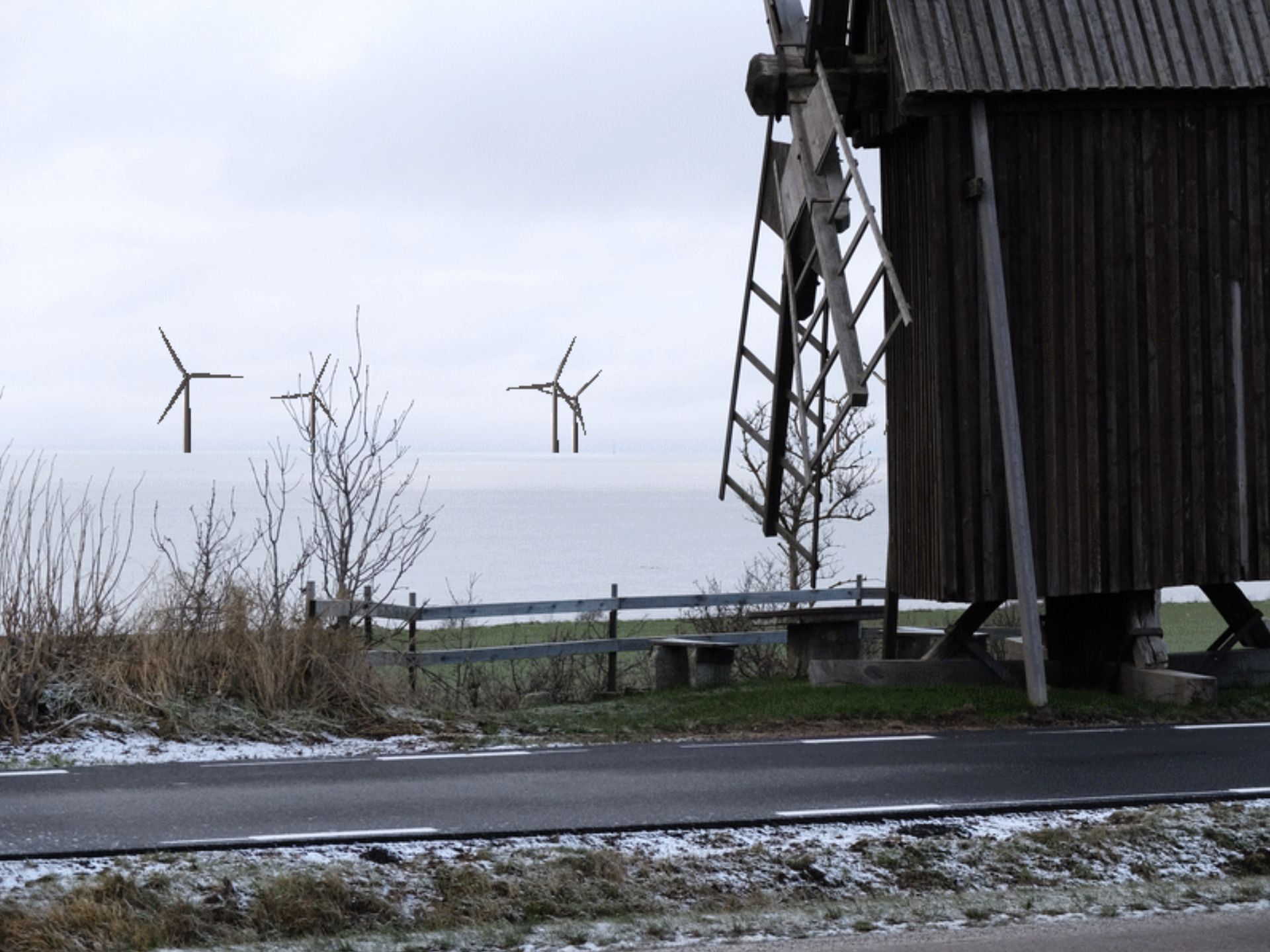 Animering föreslagna vindkraftverk vid Utgrunden i Kalmarsund. Albrunna rastplats, vy västerut över Kalmarsund. Visualisering Bertil Persson via WindPro. Foto Eva Dillner.